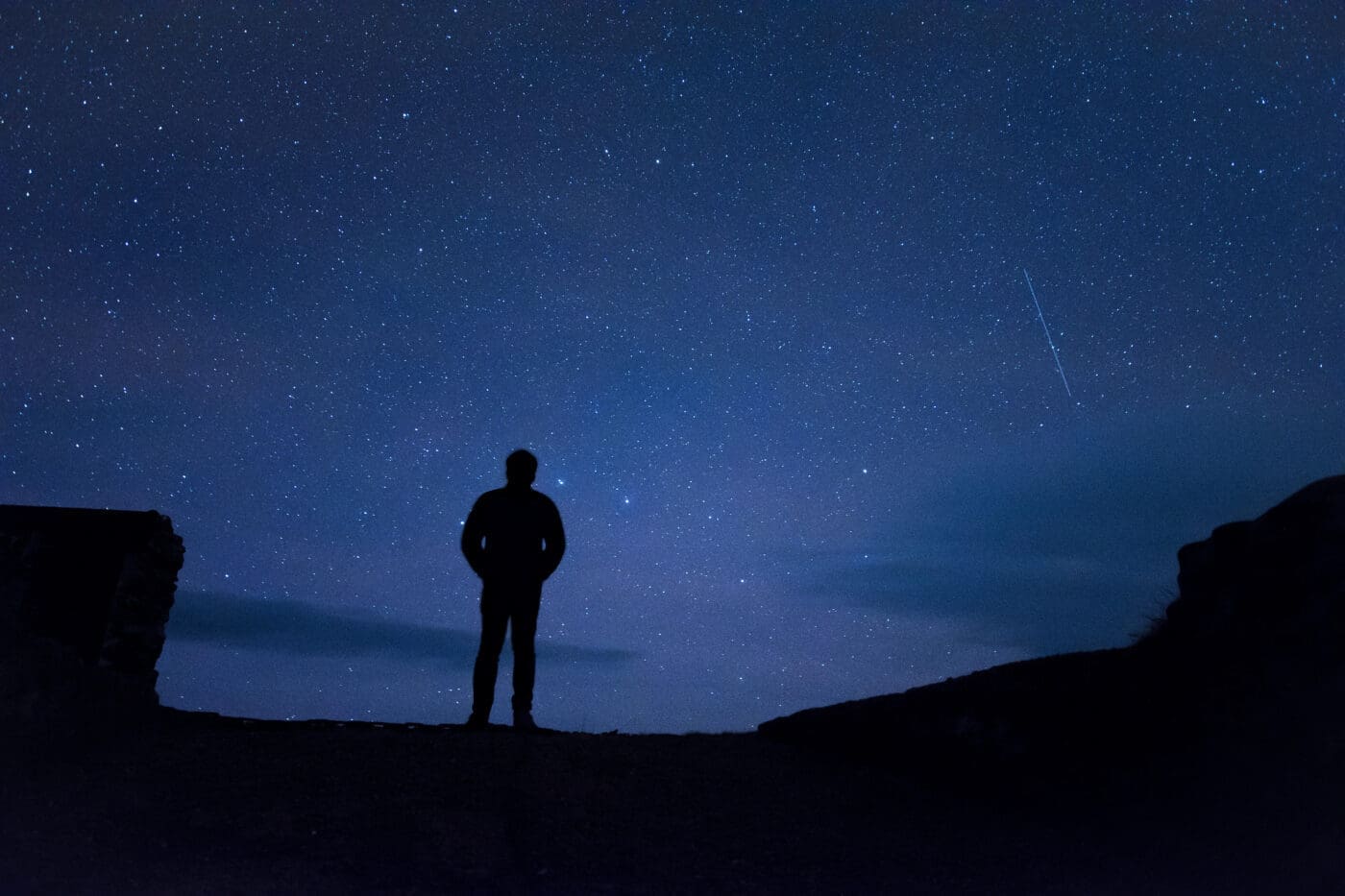 Stargazing in Cornwall along the rugged coastline