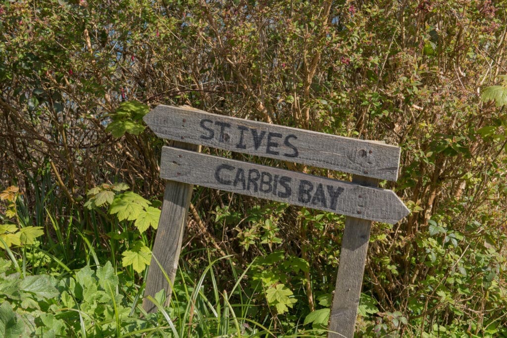 Handwritten signage showing the way to St Ives and Carbis Bay